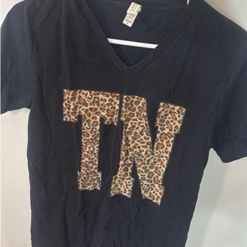 Women’s Leopard TN shirt size S